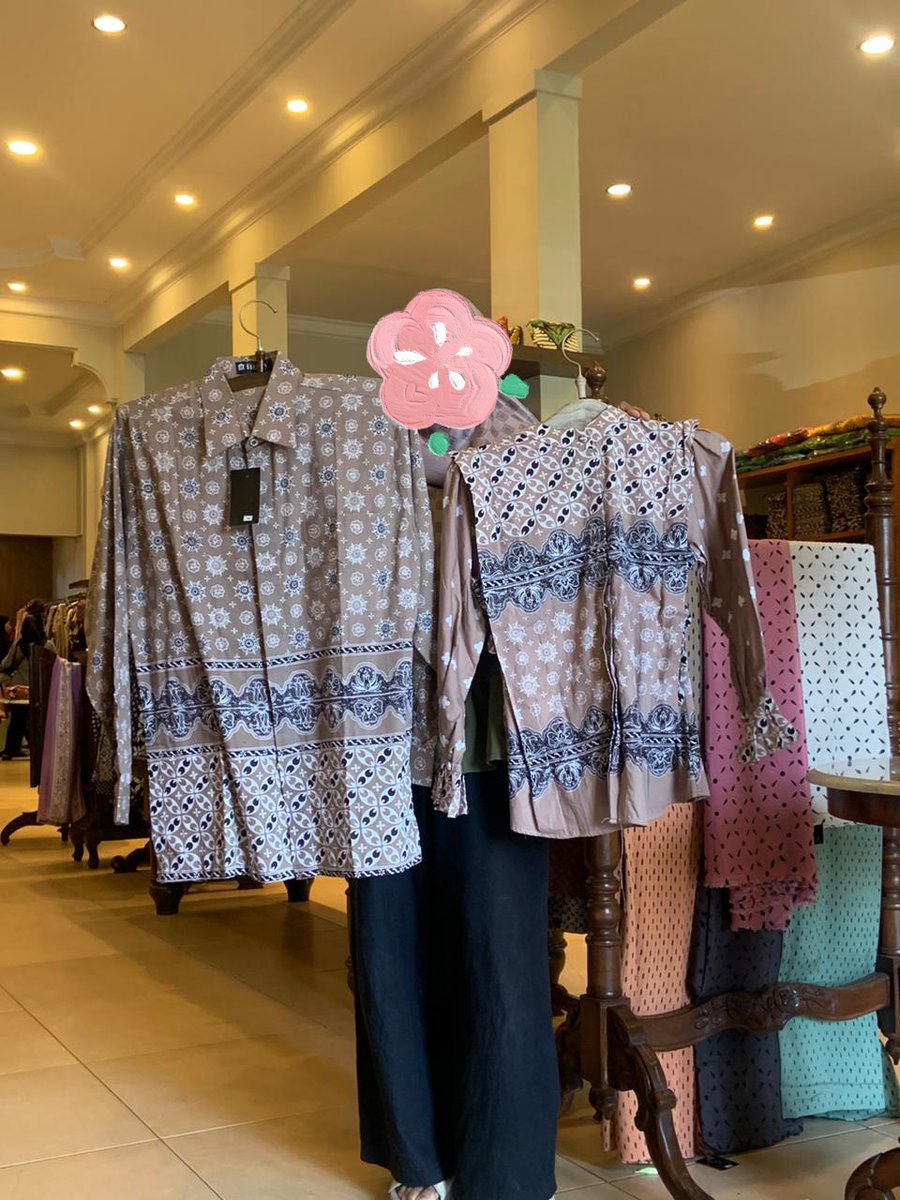 jacintha_box's tweet photo. Beli ga ya ... Beli enggak beli enggak... Ah better buy than regret later π dapet oleh2 lucu jg bwt ponakan2 yayang2nya anakkuh
#batikpekalongan
#mudik
#javachic https://t.co/xu8V6nJEs8