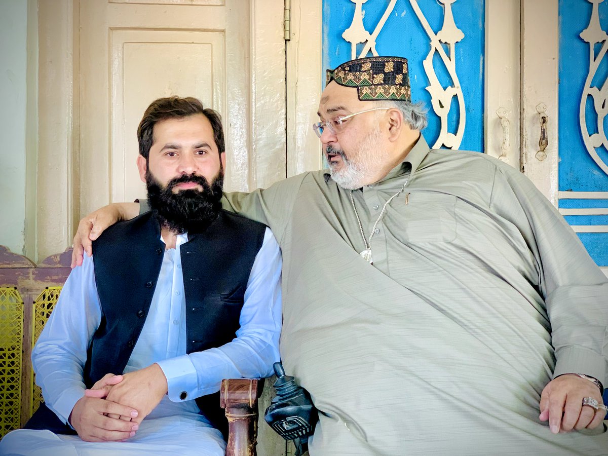 Makkimaviya's tweet photo. عید کا دوسرا دن سب کو بہت بہت مبارک ہو
اللہ پاک آپ کی زندگی خوشیوں سے بھر دے
کپتان @ImranKhanPTI کے کھلاڑی #PP250 @PTIofficial کے ٹکٹ ہولڈر پیر مخدوم @SyedIftikharPTI گیلانی صاحب کے ساتھ https://t.co/U8j6etEfUR