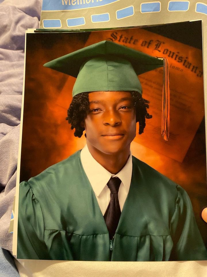 iiamjayda3's tweet photo. so happy I seen this , this rlly made my day Fr to see him said he was goin graduate , I rlly  miss him think about him on a daily all the talks and laughs I had with him wouldn't give it up for the world or any Nigga!!!! #longlivefuckingphil🕊️ https://t.co/Eq21DZQzf2