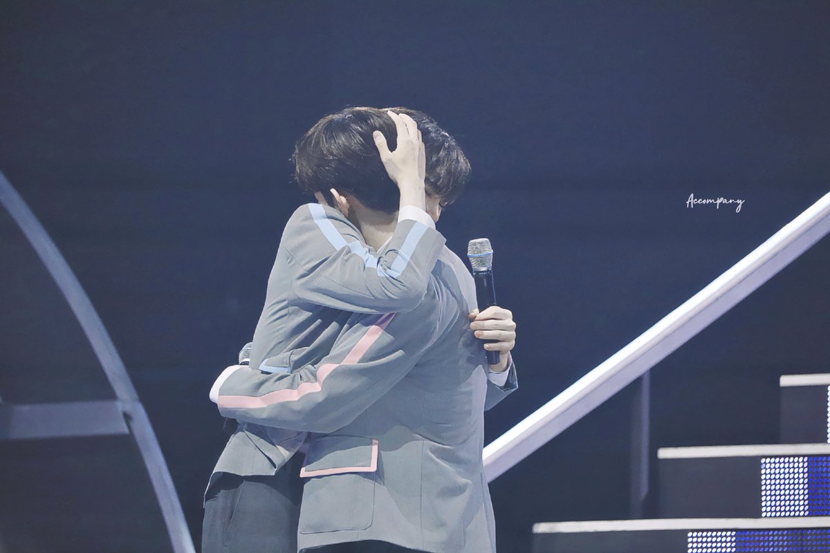 Accompany_bn's tweet photo. 230420 

🫂

#장하오 #ZHANGHAO  #章昊 #성한빈 #SUNGHANBIN  #보이즈플래닛 #BOYSPLANET #ZB1 #빈늘 https://t.co/g8q1LZpT54