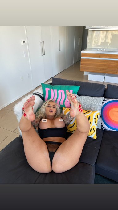 Thinking about how bad I need to be fucked.. wanna watch? https://t.co/GzXFbdvJI1