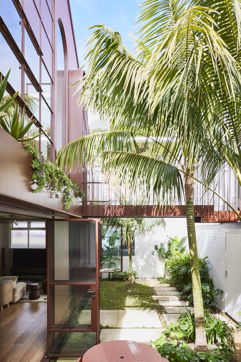 A lovely article by <a href="/juliepower/">Julie Power</a> discusses the value of a well-designed landscape! 

Featuring our collaborator #DangarBarinSmith who designed the courtyard of Rosso Verde (and a number of our current projects <a href="/CWarchitects/">Carter Williamson</a>)

smh.com.au/national/nsw/b…