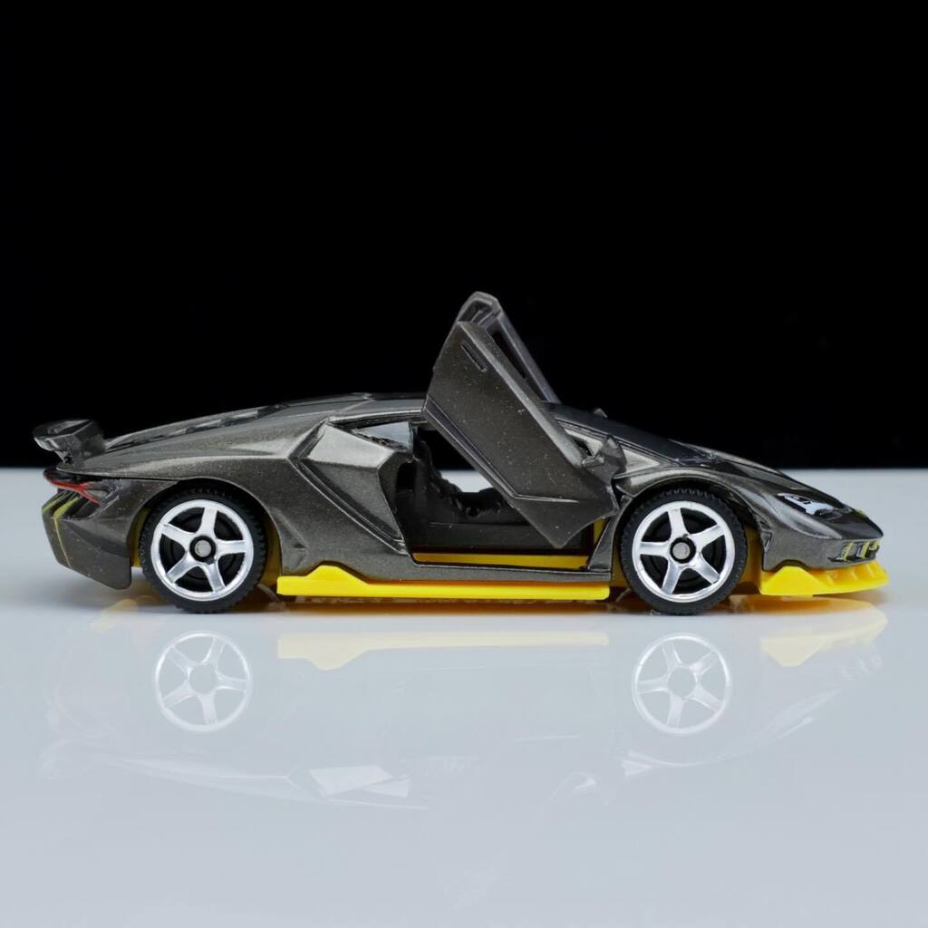 PeakTimeRacing's tweet photo. Matchbox Lamborghini Centenario Moving Parts #Matchbox #Lamborghini #Centenario #LamborghiniCentenario #MatchboxMovingParts #PeakTimeRacing #PTR https://t.co/fUL8ILooWI https://t.co/Ed2QlIDksb