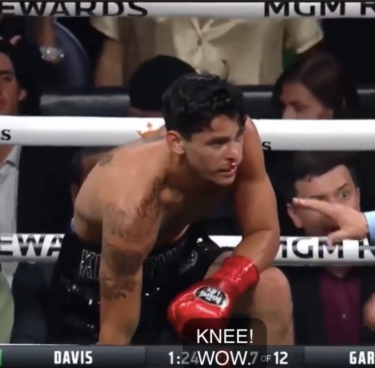 PlugForCULTURE's tweet photo. Damn he really made that man quit 😭😭😭nigga took the knee and started thinking about life….

“maybe this boxing thing ain’t for me”

😭😭😭😭good shit Tank 💪🏽Broski in 7 🔥and he predicted it lol. 

#tankvsgarcia #TankvsRyan #DavisGarcia #GervontaDavis https://t.co/SBi6SrhZjr