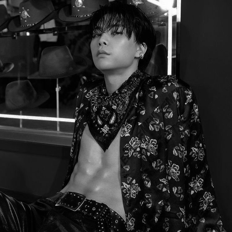 johnnysbitxh's tweet photo. contenido EXTREMADAMENTE pesado de Johnny Suh; abro hilo 🔞 https://t.co/eH7GzIR1AI