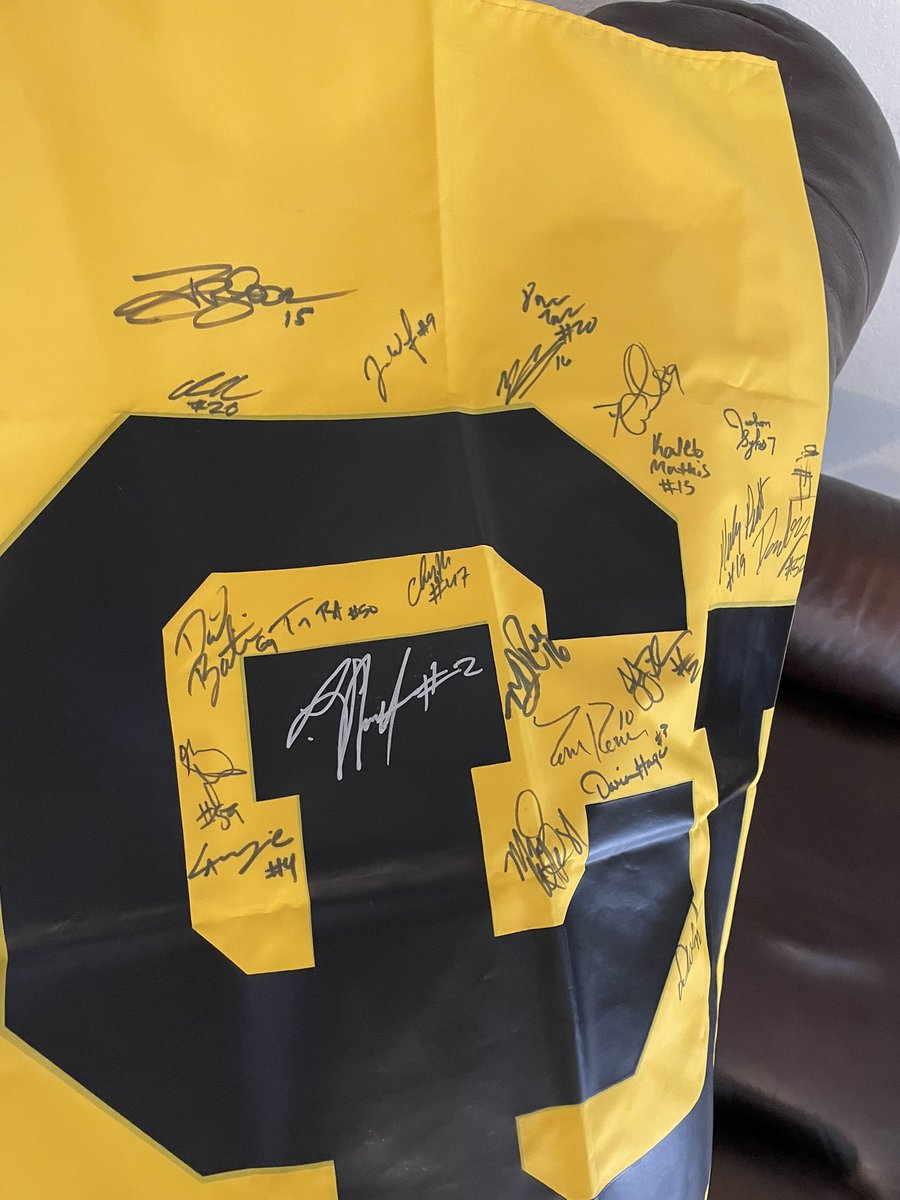 CLLujan86's tweet photo. Sister and I met a lot of great alumni and were able to get some autographs from them and some current players! Definitely a great day at the Colorado Spring Game! We’ll be back for the game opener!! #buffs #Colorado #SkoBuffs https://t.co/QhZPEQuB7z