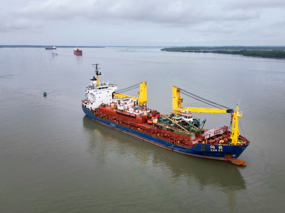 soysusanag's tweet photo. La draga está en #Guayaquil. En apenas 2 años de gestión logramos el dragado del río GUAYAS, obra esperada por más de medio siglo de indiferencia. 🇪🇨 https://t.co/L8BSlWvCk6