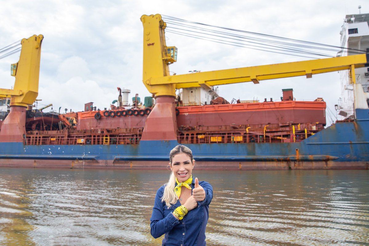 soysusanag's tweet photo. La draga está en #Guayaquil. En apenas 2 años de gestión logramos el dragado del río GUAYAS, obra esperada por más de medio siglo de indiferencia. 🇪🇨 https://t.co/L8BSlWvCk6