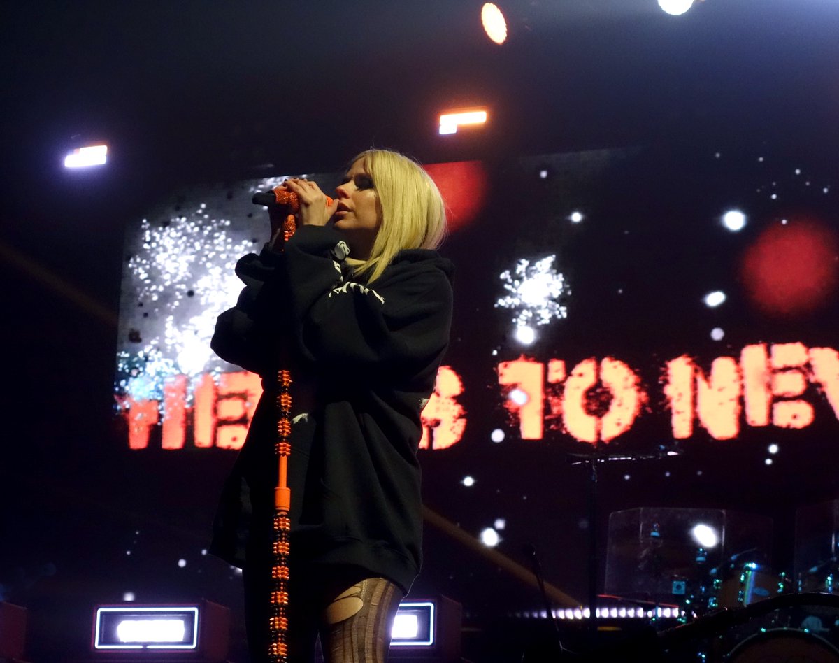 thiswildheart13's tweet photo. Pt. 1: Pictures are up from the @AvrilLavigne concert in Munich. Saw my queen from the front row and my mind is still blown 🤯 Can't believe I got to experience the best concert ever 🤘😍 Shoutout to my Sony RX100 for capturing these amazing pics 📸 #QueenAvril #LoveSuxTour https://t.co/jBG1lK9c32
