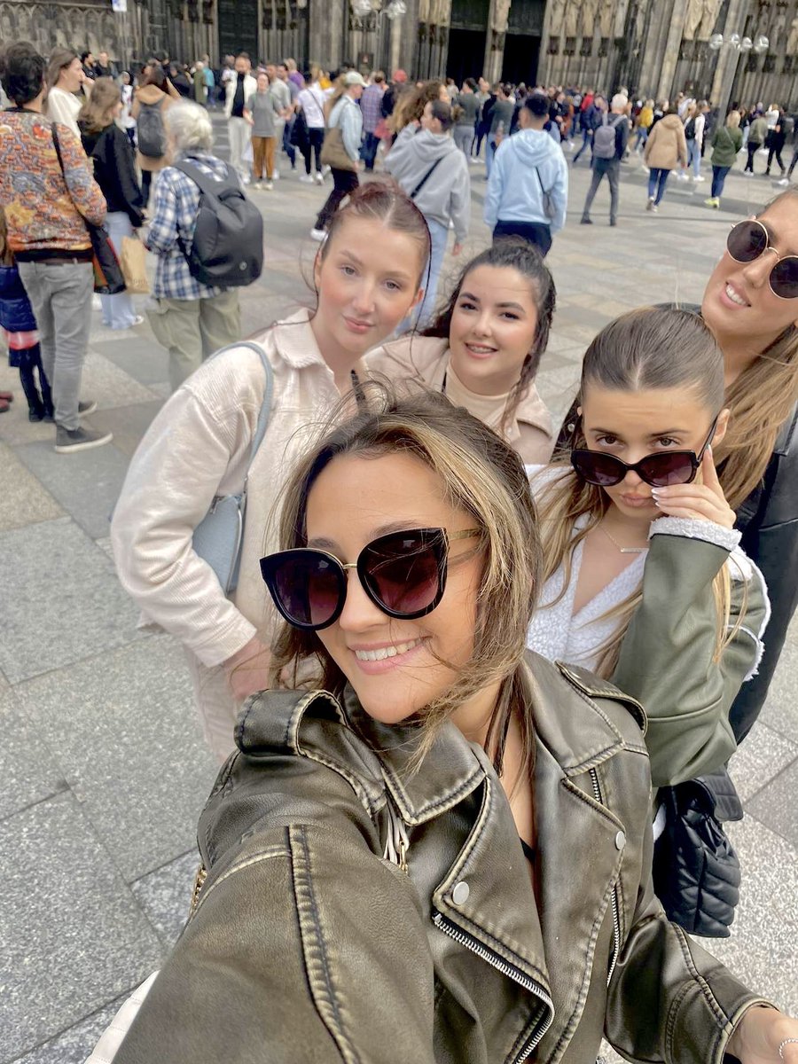 lyd_wh003's tweet photo. Yesterday we went off and explored cologne. Our pictures really don’t do Cologne cathedral justice😍🇩🇪 #Erasmus23 #Gorgeous #sightseeing @TomHughes_UK @dm_underwood @forrestleigh https://t.co/FWBtyrRoTp