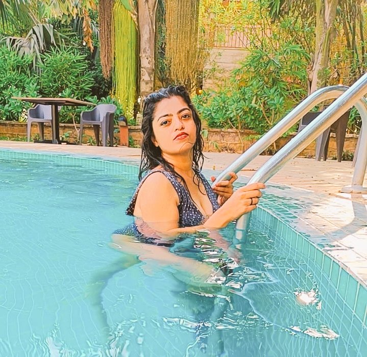 sanakhanrajkot's tweet photo. Keeping' it cool in the pool.
#sweeming
#sweemingpool #sweemer #PoolParty #poolshoot #PoolTime https://t.co/JidUIquTM9