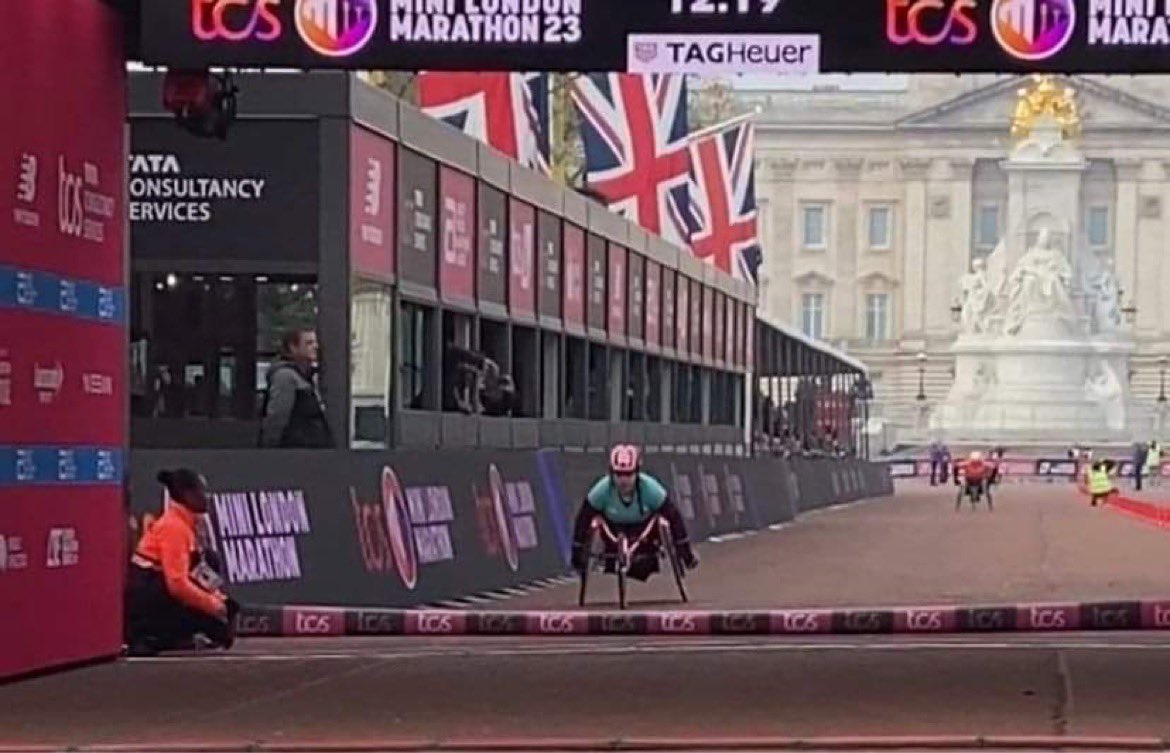 HarlowWR's tweet photo. A huge well done to Harlow WCR athlete Chloe Lewis .  Winner of the Under 17 T53/54 Mini Marathon @LondonMarathon ! 🥇🌟. We are all super proud of you . @BA_Paralympic @yourharlow @ThisGirlCanUK  #harlowsport #paraathletics #harlowwcr #TCSLondonMarathon2023 https://t.co/9GLMS4Khsy