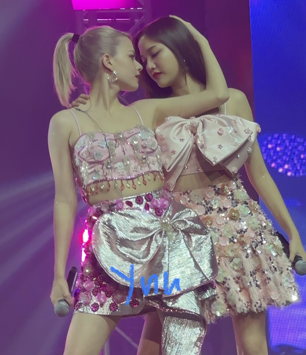 Rixylim08_'s tweet photo. MANILA VERSION OH MY GOD 🫠 I FEEL DIZZY 

#ฟรีนเบค #FreenBeckyFanBoomMNL #srchafreen #beckysangels https://t.co/OSRKrXOzBl