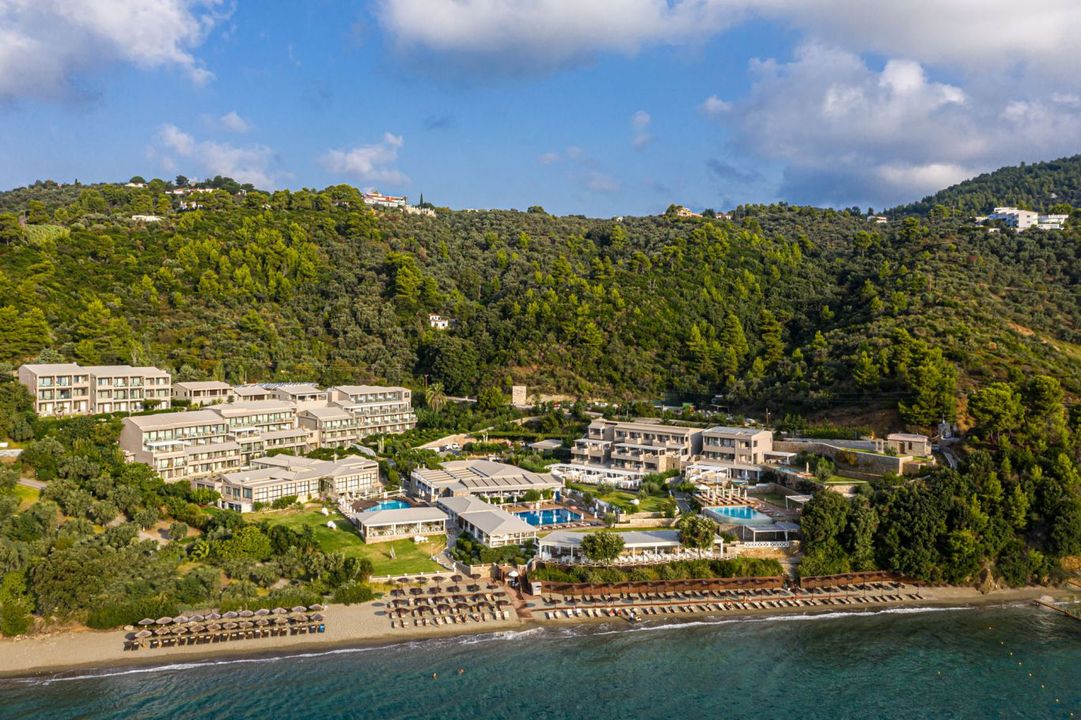 Kassandra_Bay's tweet photo. Enjoy the sound of crashing surf ๐ and unobstructed views.
Book your stay at Kassandra Bay via the link in our bio!
#kassandrabay #kassandrabayresort #kbcollection #skiathoshotel #skiathos #hotelstyle #amazingviews #vacationspot #greeksummerfeeling https://t.co/IX9TwtSM9R