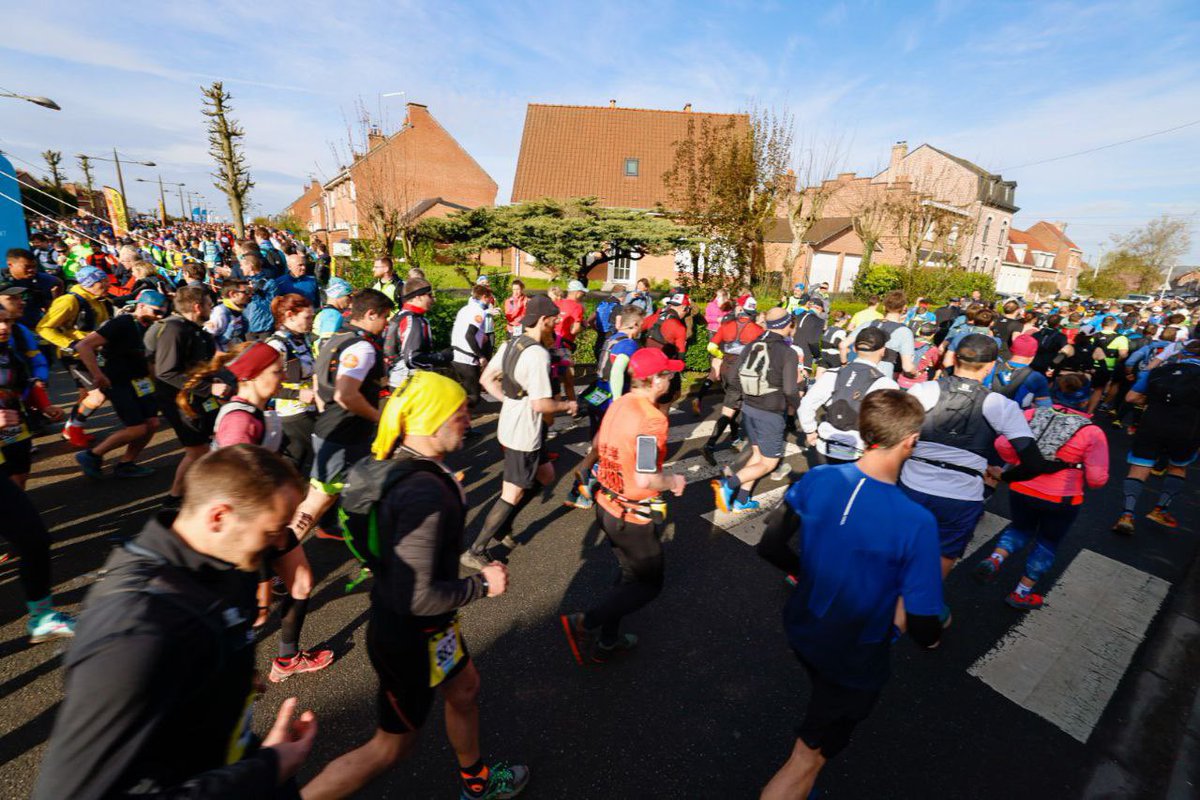 departement59's tweet photo. 🏃🏃♀️Ça grimpe dur ce matin sur les chemins du #Nord trail Monts de Flandres !
Au départ, 5000 sportifs venus de 70 départements et de 15 pays différents. Le #NTMF est devenu une référence dans le calendrier international #ViveLeNord https://t.co/eR079ej7tb