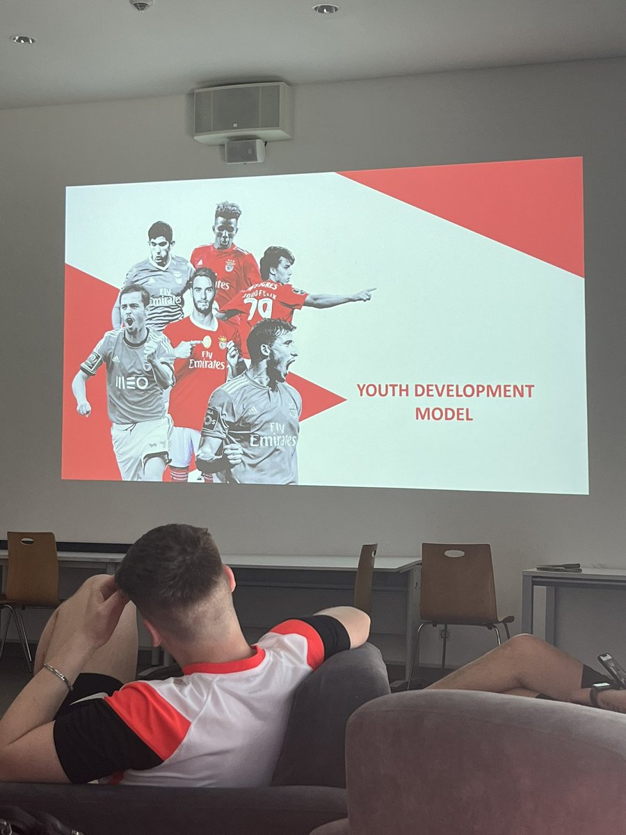 prosser80's tweet photo. Week 1 is coming to end for our @GowerCollegeSwa learners. @SLBenfica coaches have been brilliant. Great insight into thier TDev, nutrition strategies and coaching. Students had the opportunity to see the TDev model in practice, coaches working on thier ‘1st Step’ programme (4-6) https://t.co/f8bdHusrZh