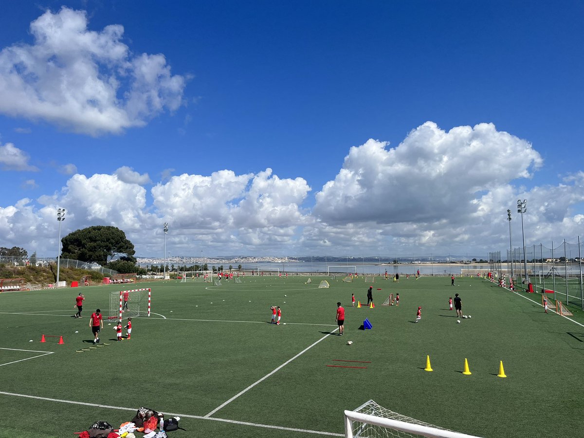 prosser80's tweet photo. Week 1 is coming to end for our @GowerCollegeSwa learners. @SLBenfica coaches have been brilliant. Great insight into thier TDev, nutrition strategies and coaching. Students had the opportunity to see the TDev model in practice, coaches working on thier ‘1st Step’ programme (4-6) https://t.co/f8bdHusrZh