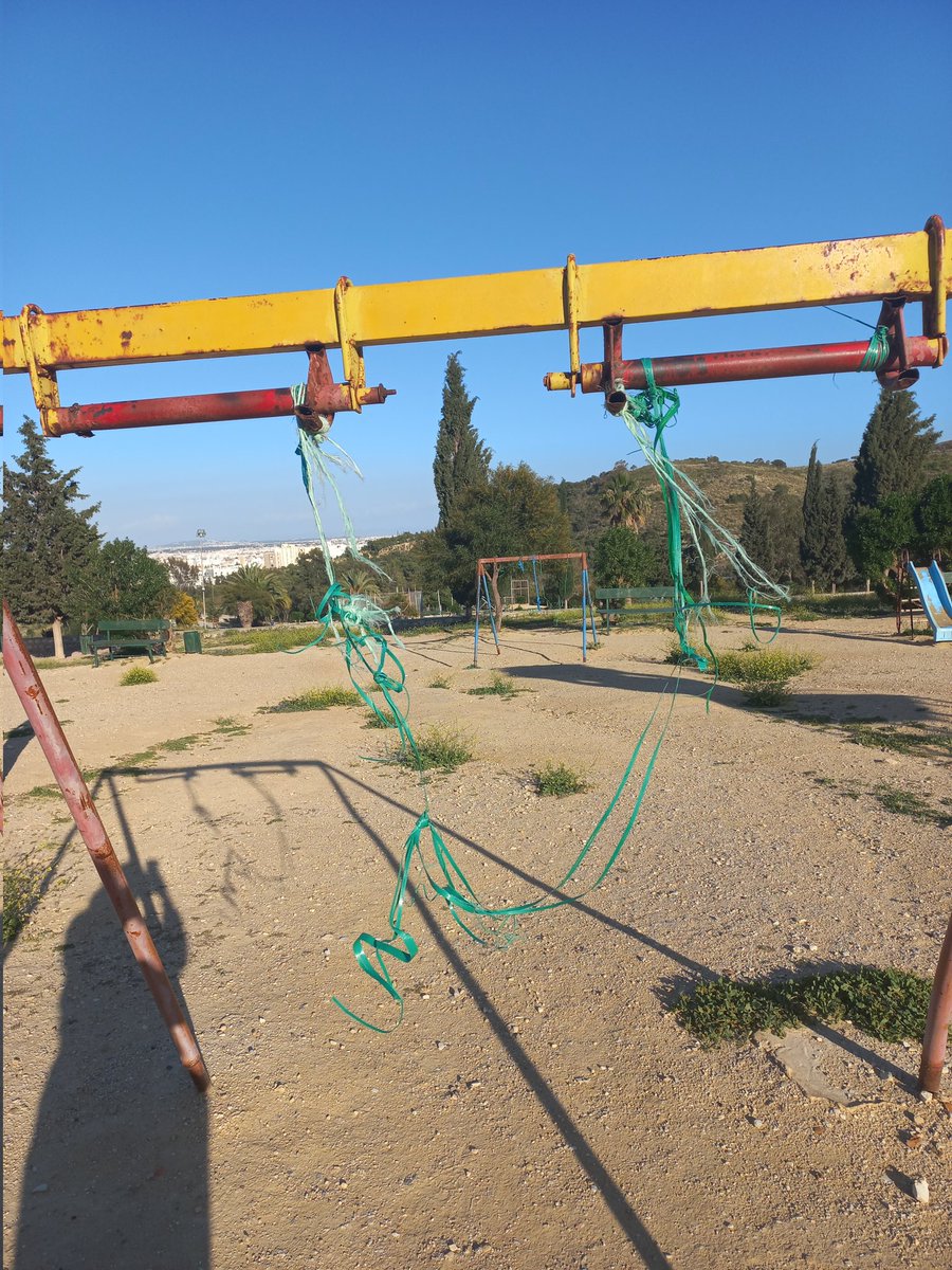 sasoukee's tweet photo. #Dachra aurait aussi pu être tourné dans l'aire de jeux pour enfants d' Ennahli franchement ! Cc @mac_hour toi qui te plaignais du par Essaada... :D https://t.co/PUchP1xN0u
