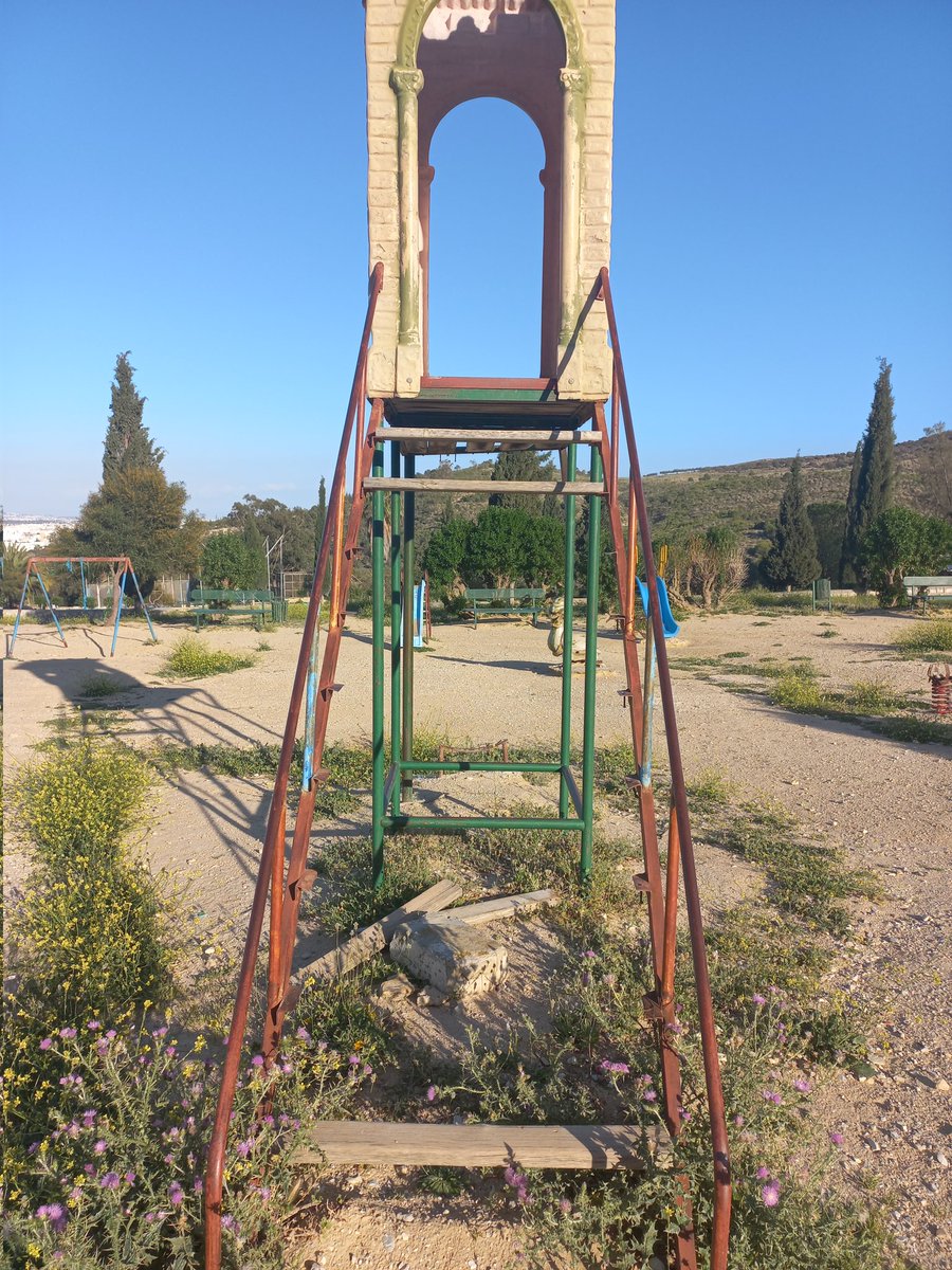 sasoukee's tweet photo. #Dachra aurait aussi pu être tourné dans l'aire de jeux pour enfants d' Ennahli franchement ! Cc @mac_hour toi qui te plaignais du par Essaada... :D https://t.co/PUchP1xN0u