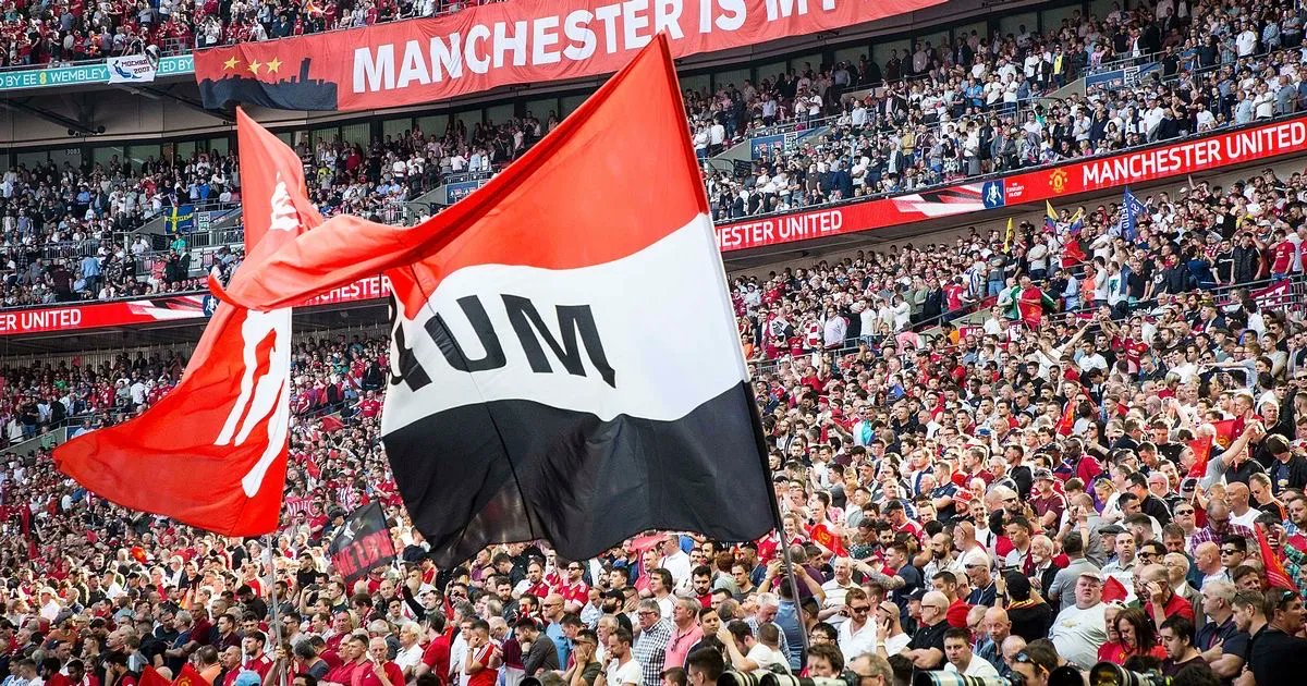 🎶We’re the famous Man United and we’re going to Wembley