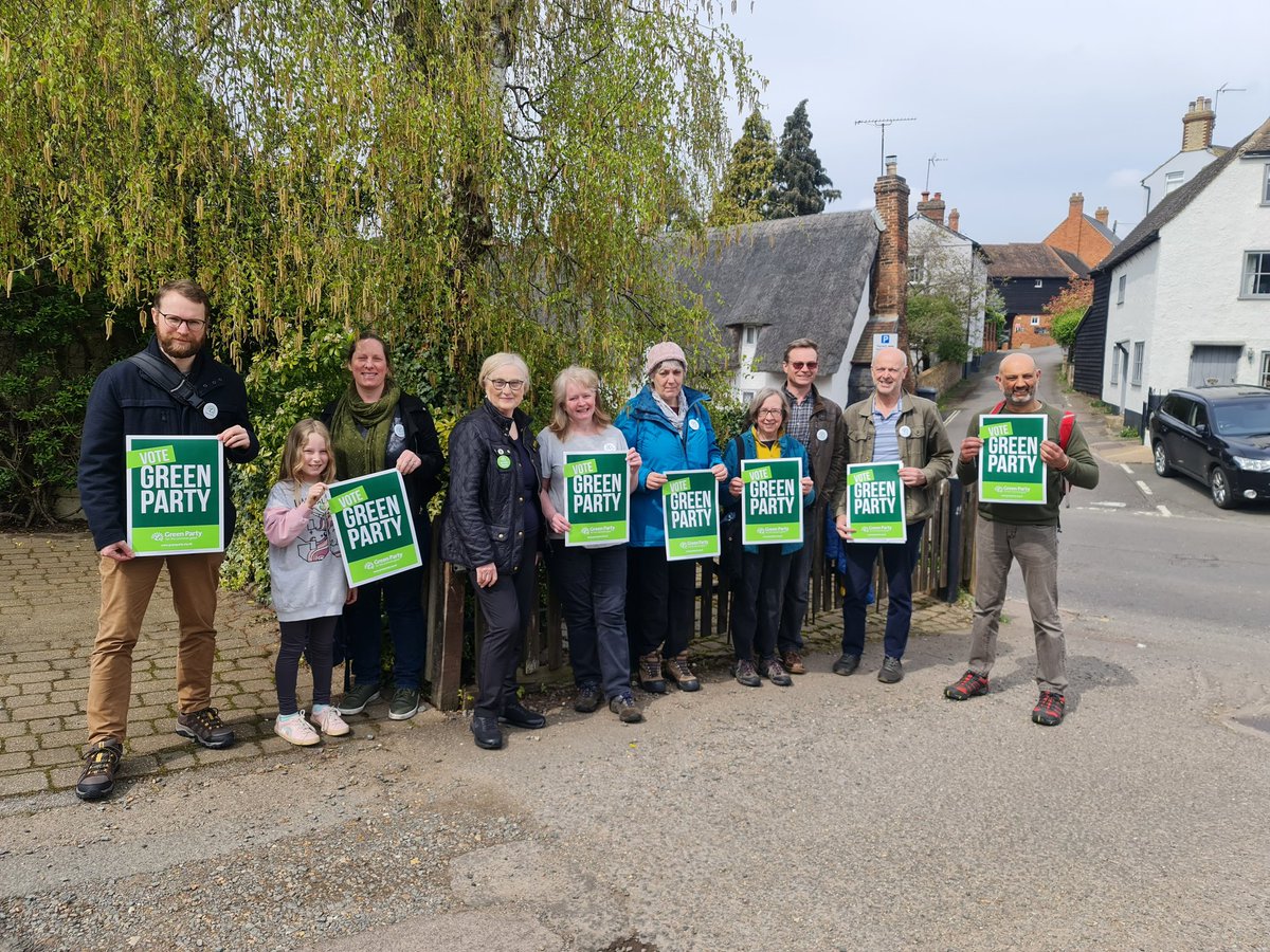 GreeninBeds's tweet photo. Our Green Party candidates for Central Bedfordshire. Aiming to gain your vote on May 4th. If you want to protect green spaces, cycle and walk safely to access our beautiful countryside or commute to work, if you want affordable homes in the right places then vote Green Party. https://t.co/JMZCR9SUTX