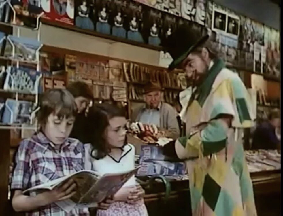 LowestoftCentr1's tweet photo. This morning at 10.30 #SkyArts are screening #AngliaTelevision’s #TalesOfTheUnexpected episode #StrangerInTown starring Derek Jacobi - First broadcast in 1982, scenes shot on location in #Lowestoft &amp; #Norwich, include #Lowestoft station concourse, roof &amp; bookstall. https://t.co/4CUkgmZkS7
