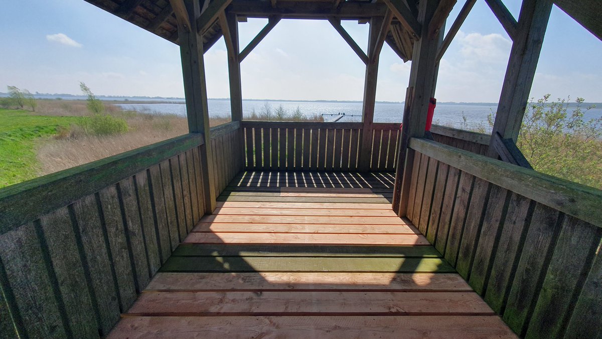 marcoglastra's tweet photo. De kijktoren van @GR_Landschap aan het Zuidlaardermeer is weer open. Bijna de helft van vloerplanken en traptreden moest vervangen worden. Goed werk @HGL_MirjamAalfs! https://t.co/zZMGH8o6Mj