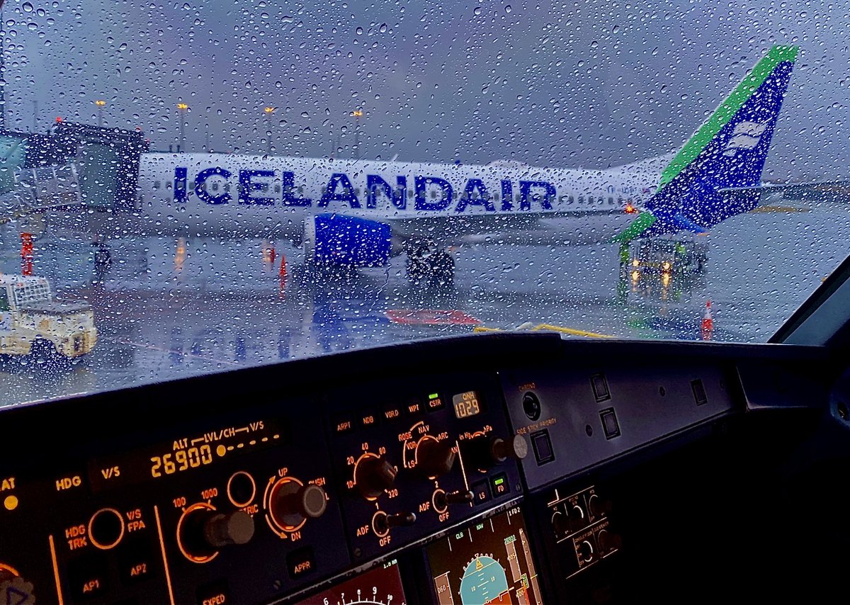 TIMI_LPA's tweet photo. KEF ❄️ #KEF #keflavic #rain #cold @Icelandair @icelandairport @kefairport @Airbus https://t.co/uYNRTpTz85
