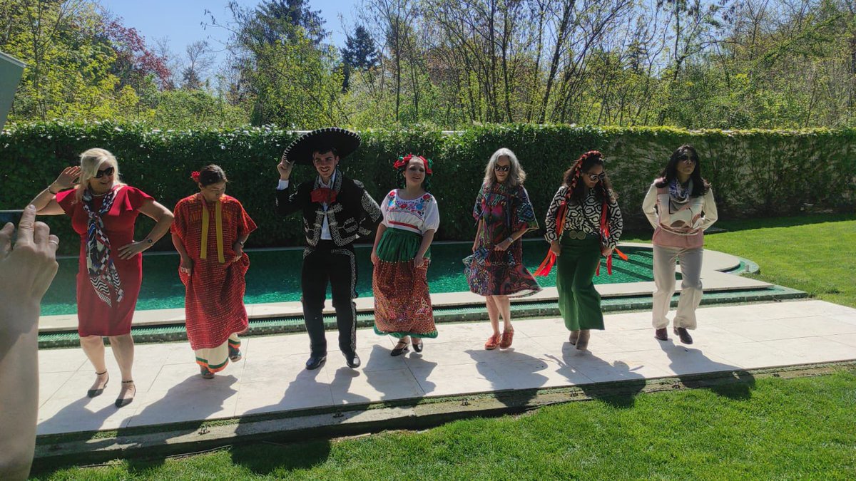 EmbCarlosFelix's tweet photo. @EmbaMexSerbia ofreció muestra cultural al International Women’s Club #IWC, org mas relevante mujeres destacadas en #Belgrado. Proyectamos cultura y gastronomía 🇲🇽 muy apreciada en los Balcanes. #Podersuave @SRE_mx @DiplomaciaPubl @CMorenoToscano1 @ALFZEGBE @feller_jennifer https://t.co/5703BfiGgT