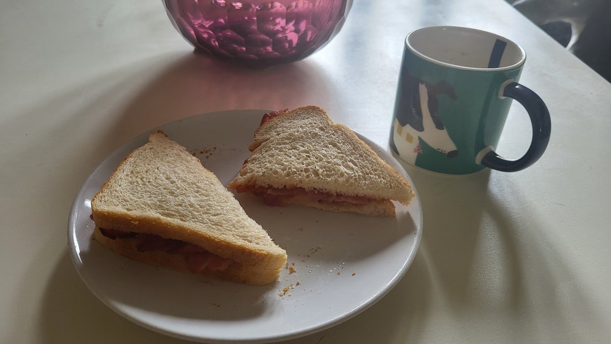 StGeorgesDayOff's tweet photo. Best way to start St. George's Day - a mug of tea and a bacon sandwich :) Check our list of St. George celebrations happening in your local area; https://t.co/qoQ4Q48rbg

#StGeorgesDay #England https://t.co/kWVBAu0T7U