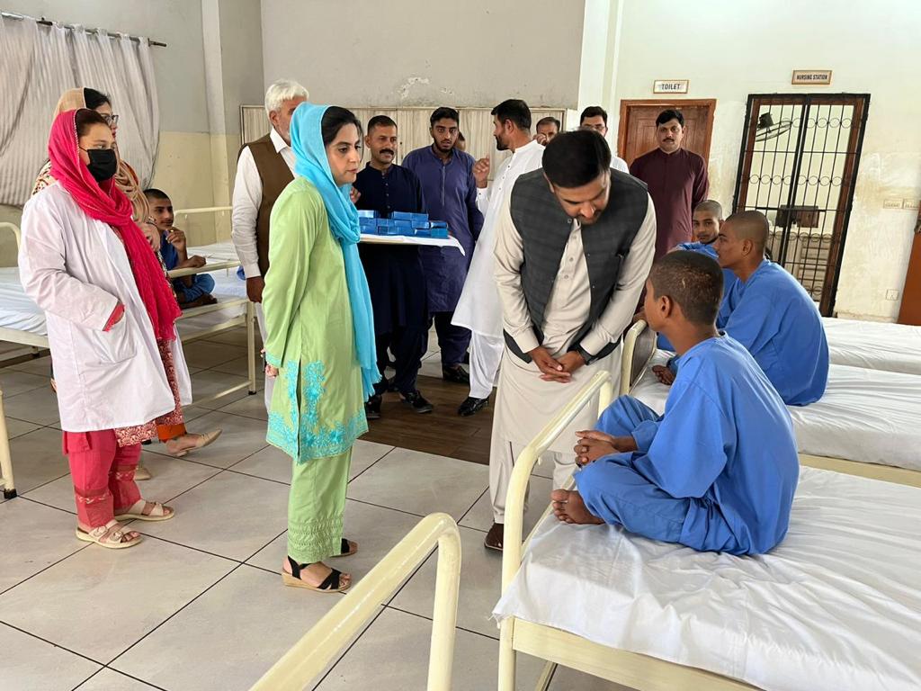 anfpak's tweet photo. #RDCSindh celebrated Eid with drug patients and staff of #MATRC Karachi 5/6
#SayNoToDrugs https://t.co/KzOSPKK8RB