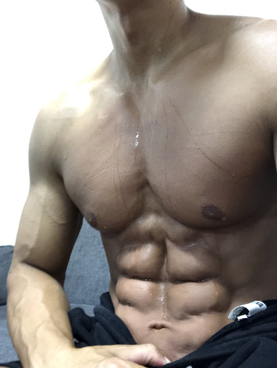 今年の腹筋はこれをさらに超える激ヤバ腹筋になる予定です🔥