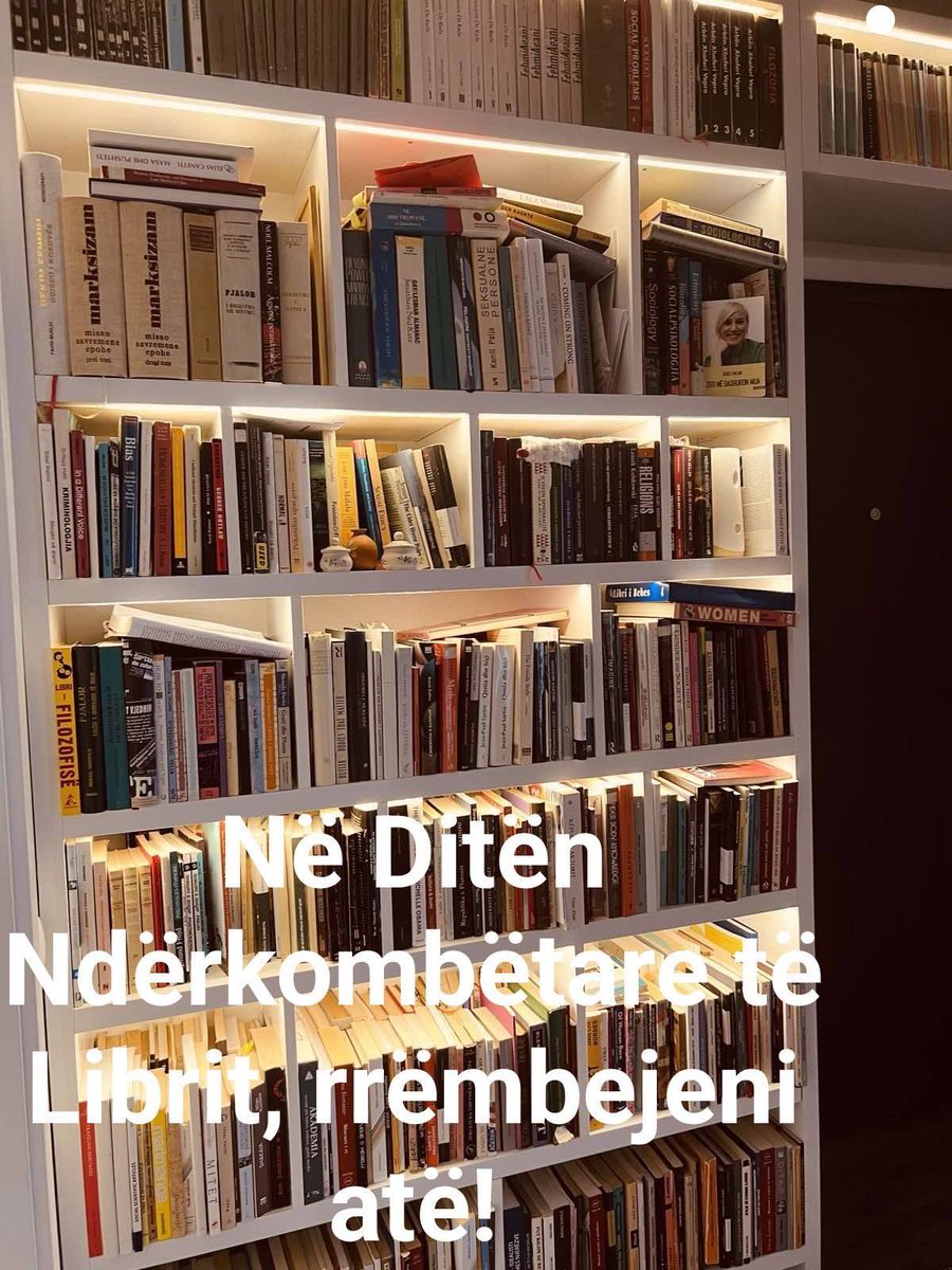 HalimiSibel's tweet photo. Secila grua e akëcili burrë që themelon një bibliotekë të vogël në shtëpi ka hedhë një gur në muret e kalasë së Republikës. Blini e lexoni libra. Huazoni libra nga miqtë. Edhe në epokën e pas-të-vërtetës, ajo ekziston, si dije për veten, tjetrin – lirinë e vetëdije për shtetin. https://t.co/0pJA3eGYOQ