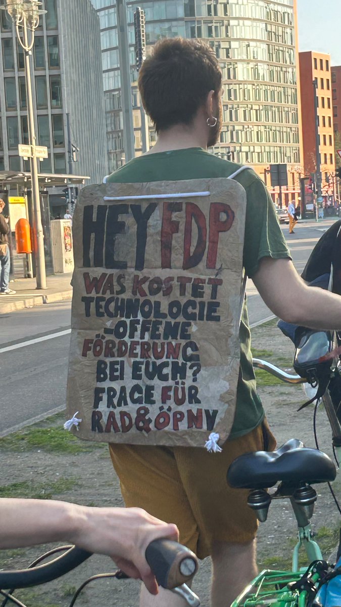 theoneandbodi's tweet photo. @fdp Was das Volk von euren Lügen hält!
#roteklimakarte #fdpparteitag #fdpbpt23 #eFuels #wissingruecktritt https://t.co/KzBkgtt9yy