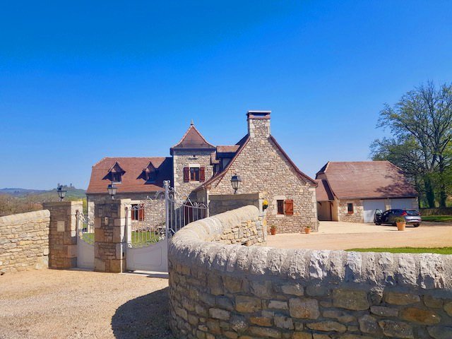 AnnProvan181744's tweet image. Love France!