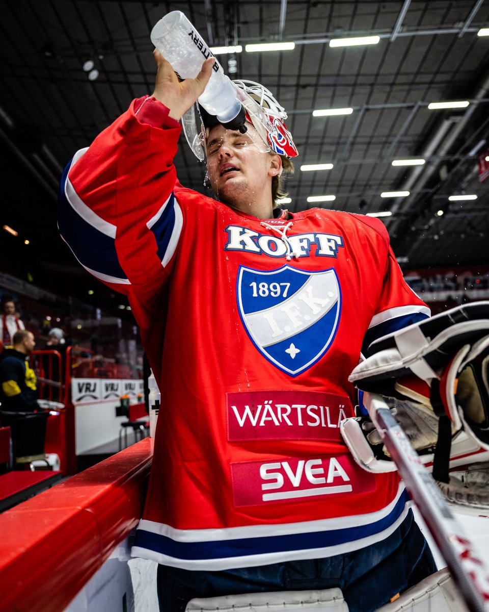 HIFKHockey's tweet photo. Roope Taponen ja Iiro Pakarinen Leijoniin! 🦁

Suomi kohtaa Ruotsin ensi viikolla kahdesti Uumajassa.

Hienoa, kundit. 

#HIFK #Liiga #Leijonat https://t.co/hcG3Jxovtu