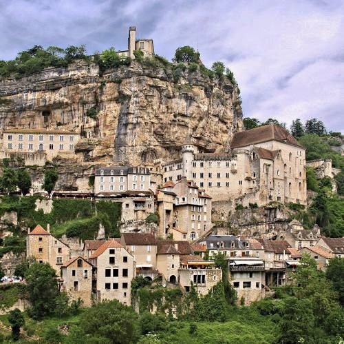 AnnProvan181744's tweet image. Love France!