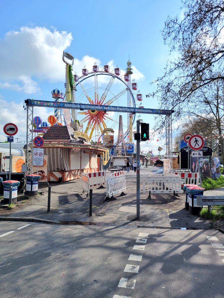 Dennyo218's tweet photo. ...und schon wieder ist die #Dippemess fast herum. 
#Frankfurt #thisisffm https://t.co/iiqMZHKhBP