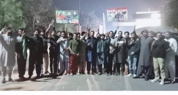 AnzalJaved1's tweet photo. اب نھیں تو کب ، ہم نھیں تو کون۔۔۔
#امپورٹڈ_امیدوار_نامنظور
ہماری آواز حقیقی ورکر ، شکرگڑھ کا شیر ۔۔۔ ہمارا مطالبہ صرف @TauqeerMalikISF

#pp47_Dr_Tauqeer_Babar https://t.co/PWtbCSs0JU