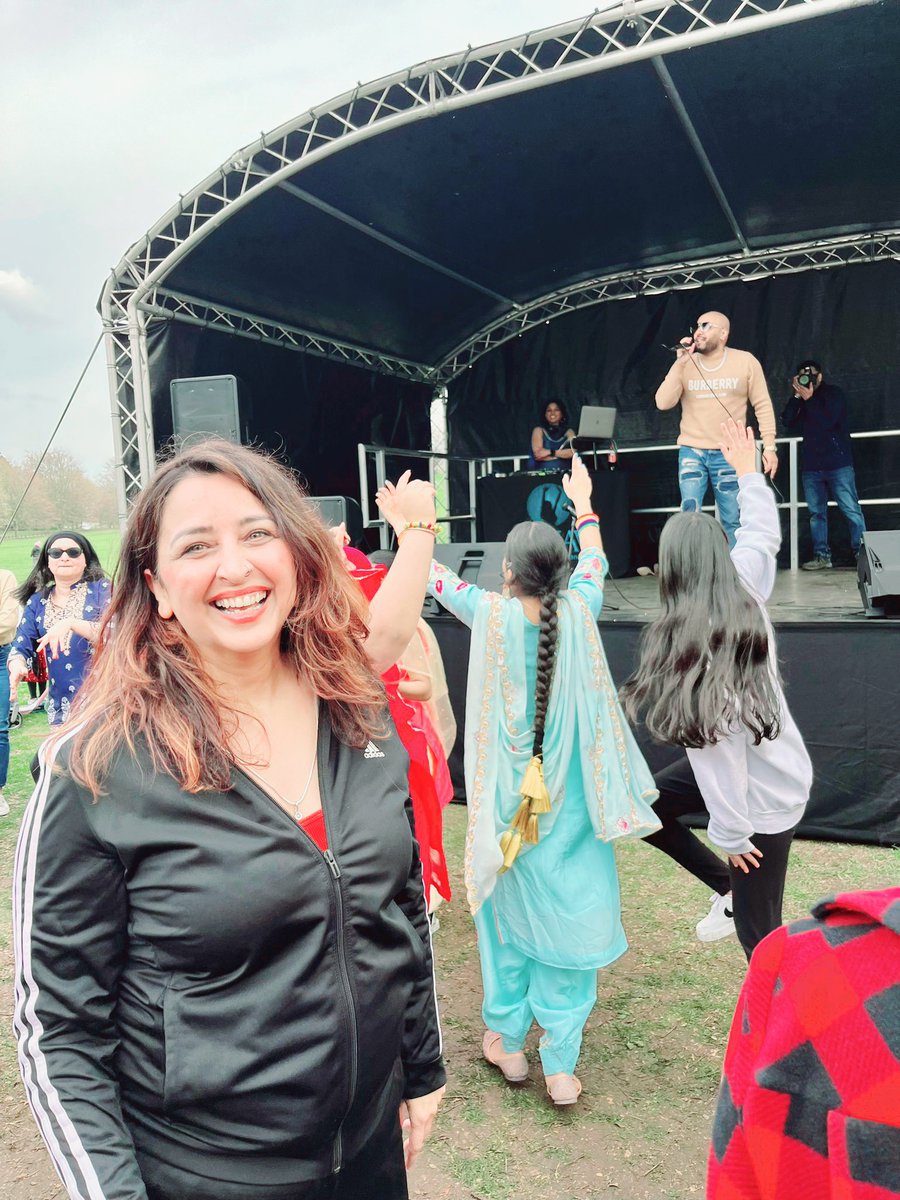 GuninderNagi's tweet photo. First ever Vaisakhi Mela took place yesterday at Wollaton Hall 🥰👍 what  can I say ? It was a blast #B2 #DJNAV ❤️ Dancing to GT Road te duhaiyan paave yaaran da truck baliye, old classic 👌 Thankyou #ICCA for organising 🥰 https://t.co/h9krdvk2J4