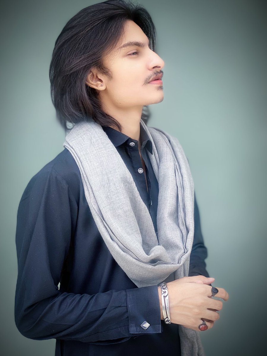 ZaighamAbbas124's tweet photo. Dastoor Hai Duniya Ka Magar Ye Batao, Hum Kis Say Milei’n Kis Say Kahei’n Eid Mubarak. 🖤
#ZaighamAbbasHaider #eidulfitr https://t.co/QjyQ2yXWn4