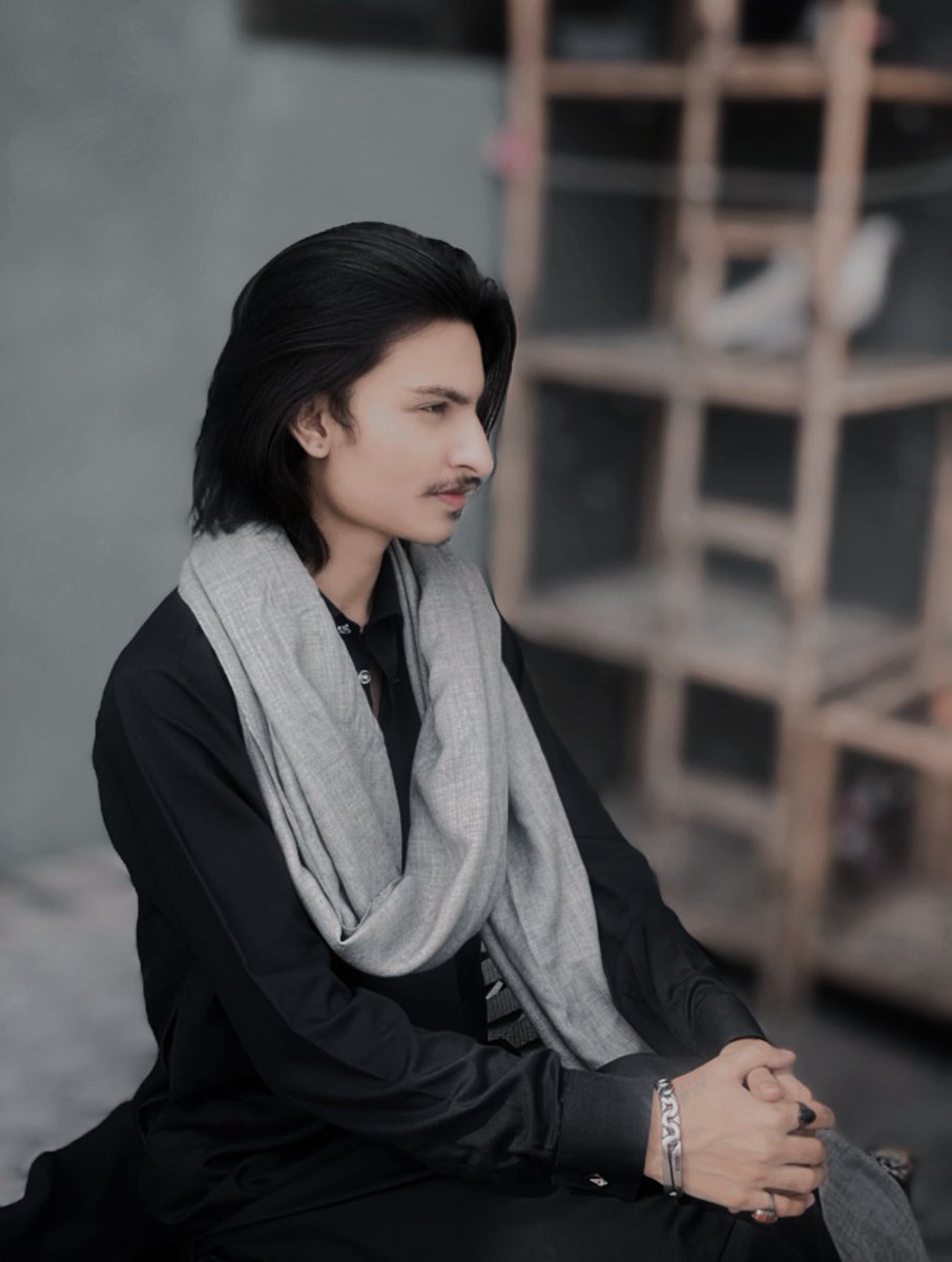 ZaighamAbbas124's tweet photo. Dastoor Hai Duniya Ka Magar Ye Batao, Hum Kis Say Milei’n Kis Say Kahei’n Eid Mubarak. 🖤
#ZaighamAbbasHaider #eidulfitr https://t.co/QjyQ2yXWn4