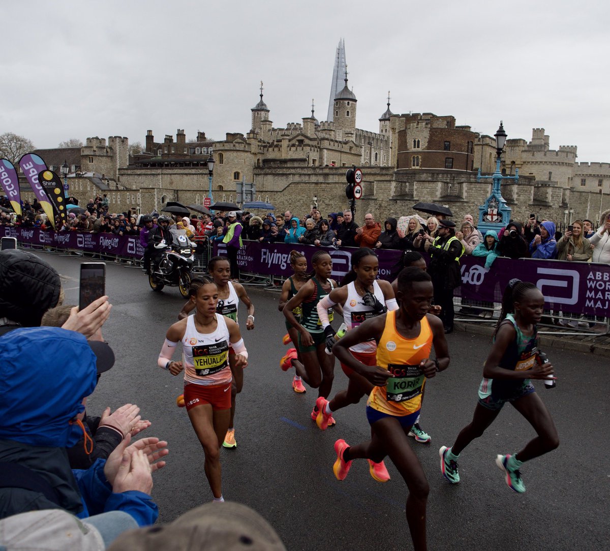 East15Films's tweet photo. Leading women’s pack rounding the bend at Tower of London 

 #LondonMarathon  @bbcnews @skynews
#londonmarathon #weruntogether https://t.co/YnWJej2DIo