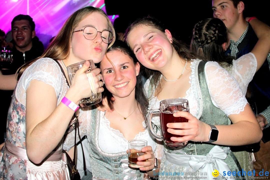 seechat's tweet image. Blütenfest der Landjugend: Kressbronn am Bodensee, 21.04.2023

## 25 Jahre seechat.de | Die Bodensee Community - JUBILÄUM ## 1999-2024

Alle Fotos und Videos auf:
&amp;gt;&amp;gt; seechat.de

© Copyright by
SEECHAT.DE
DIE BODENSEE.COMMUNITY
