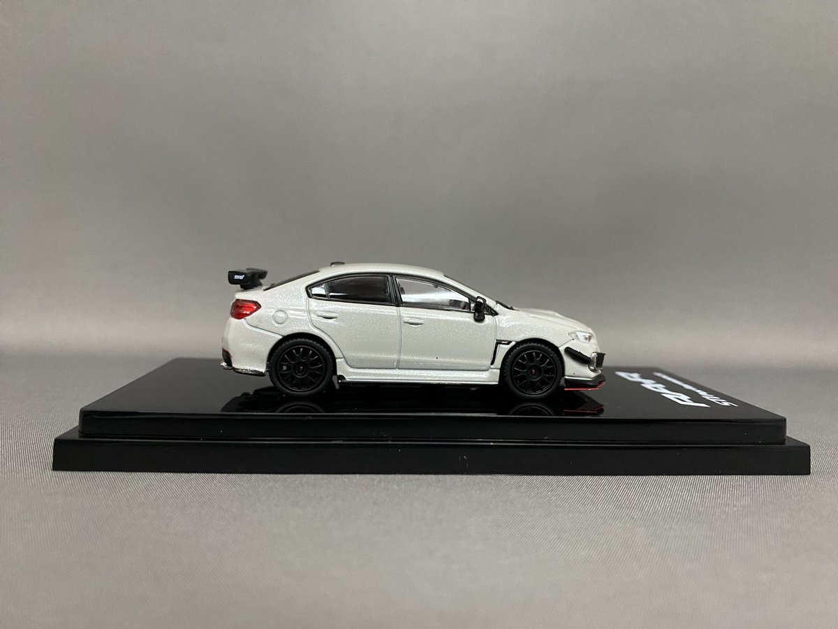 tsuyope_apy's tweet photo. Hobby JAPAN 「1/64 SUBARU WRX RA-R」限定500台で販売されたWRX STI TYPE RA-Rのミニカーです。オプション装着車と言う事で、GTウイング、STIのエアロパーツが装着された姿です。
黒いホイールが渋いです。
#wrxsti #typerar #hobbyjapan #ミニカー https://t.co/cR6U34AyP0
