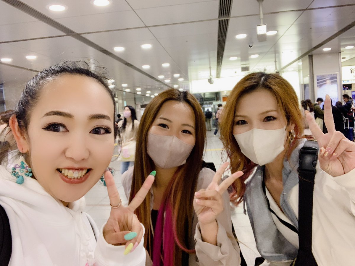 今日は愛知県東海市にて
MARUHATA商店＆レイゴン
フリマイベントお手伝いでした🙌🏽✨

沢山の釣り友達とフォロワーさんにお会い出来た😁✨

終わってからはレイゴンとママゴンを名古屋名物へご案内🩵

お気をつけて🫡