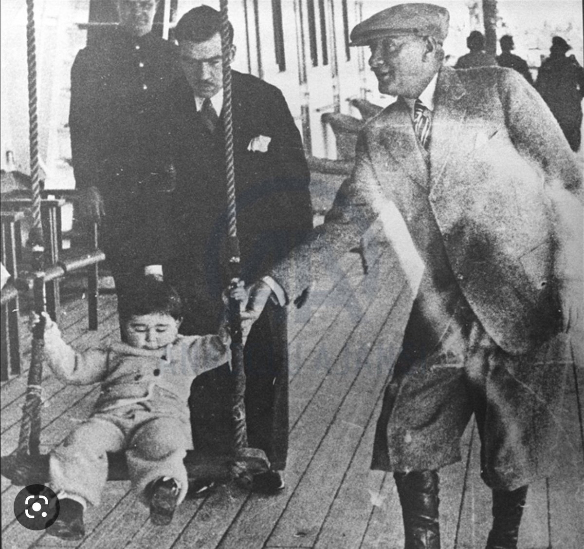 Elif023501171's tweet photo. Happy April 23 National Sovereignty and Children’s Day! Mustafa Kemal Atatürk, who is the founder of Republic of Türkiye, dedicated this day to all the world’s children-keepers and the creators of the future! 🎈🎉🎊#NationalSovereigntyandChildrensDay https://t.co/i5ICaY7JkO