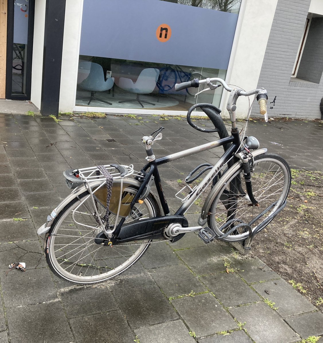 Bicyclefix in Eindhoven #repair #eindje #eindhoven #citylife #crazybicycles #fixingbicycleswithpaint #fietsen #bicycleart #veloart #spacedesign