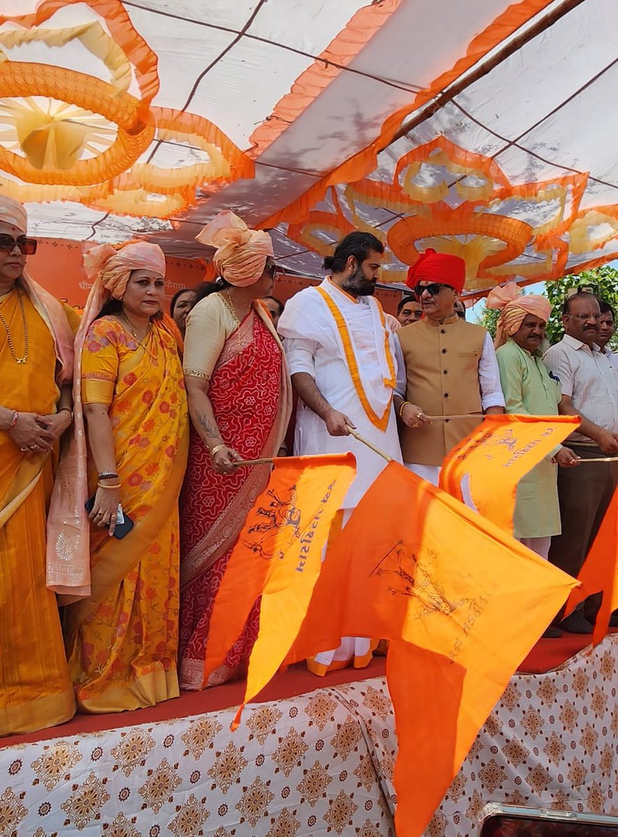 Vrajrajkumarji1's tweet image. 🚩 Flagged off a vehicle rally on Shri Parshuram Jayanti organised by Brahmin Samaj under the leadership of Shaileshbhai Mehta.

#vrajrajkumarji #flagoff #rally #ParshuramJayanti #akshaytritiya #vadodara