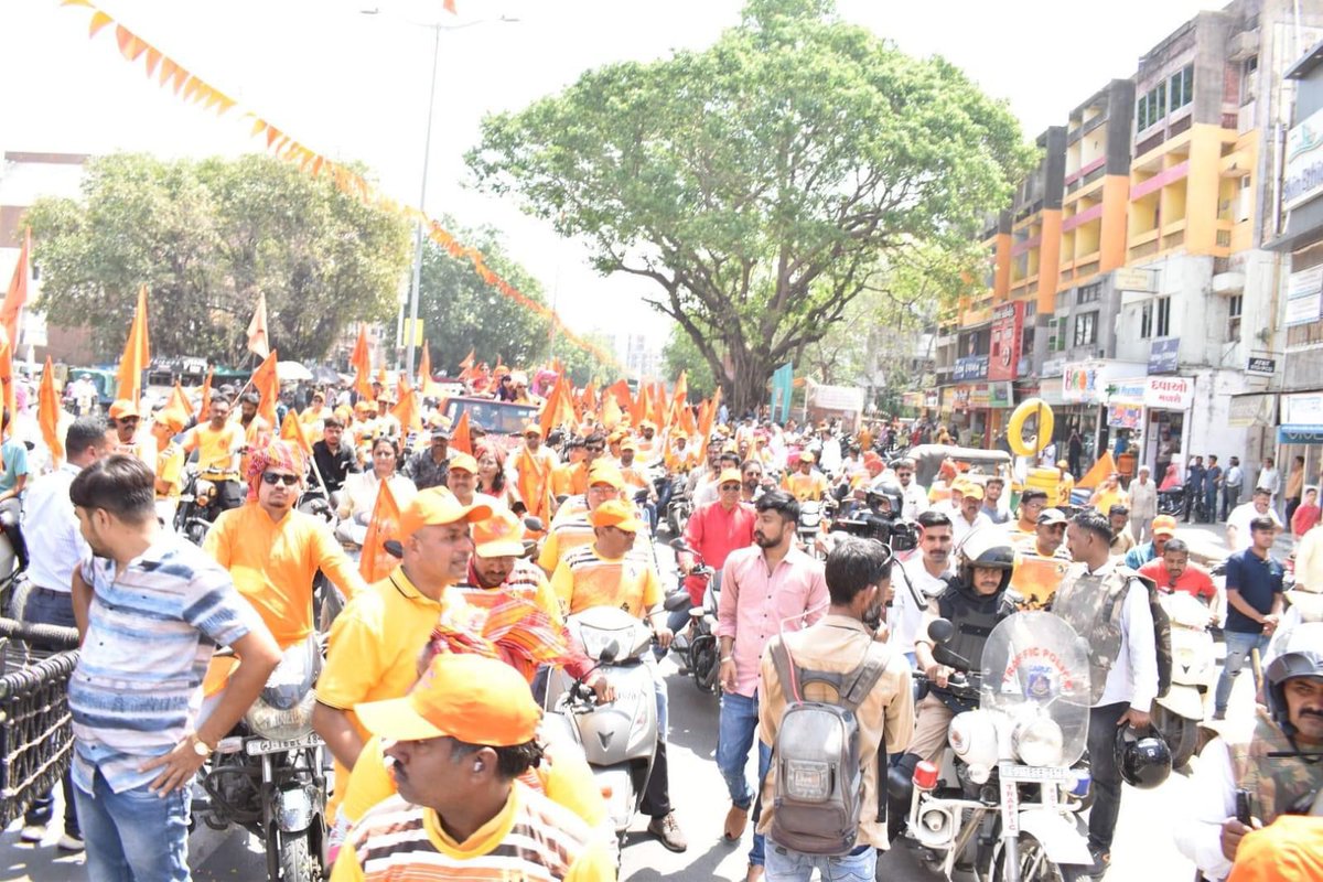 Vrajrajkumarji1's tweet image. 🚩 Flagged off a vehicle rally on Shri Parshuram Jayanti organised by Brahmin Samaj under the leadership of Shaileshbhai Mehta.

#vrajrajkumarji #flagoff #rally #ParshuramJayanti #akshaytritiya #vadodara